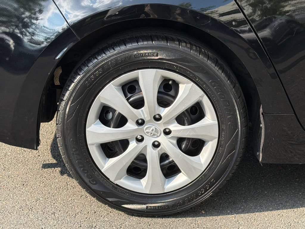 Used 2023 Toyota Corolla LE FWD image 7