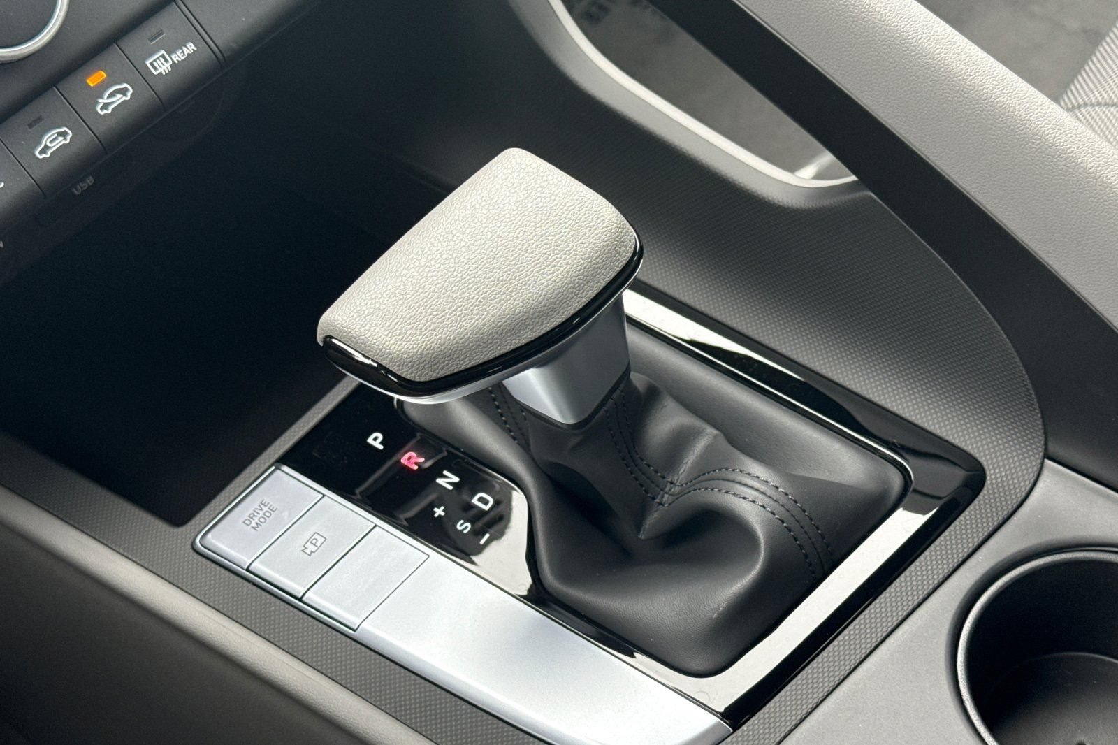 New 2026 Hyundai Elantra SE FWD image 19