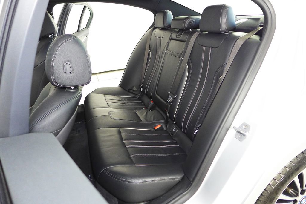 Used 2019 BMW 530e w/ Premium Package image 21