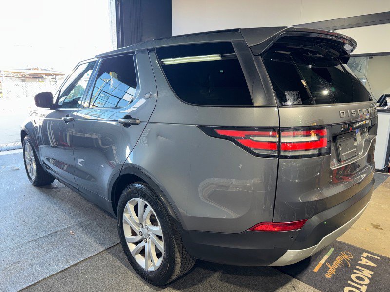 Used 2017 Land Rover Discovery HSE image 6