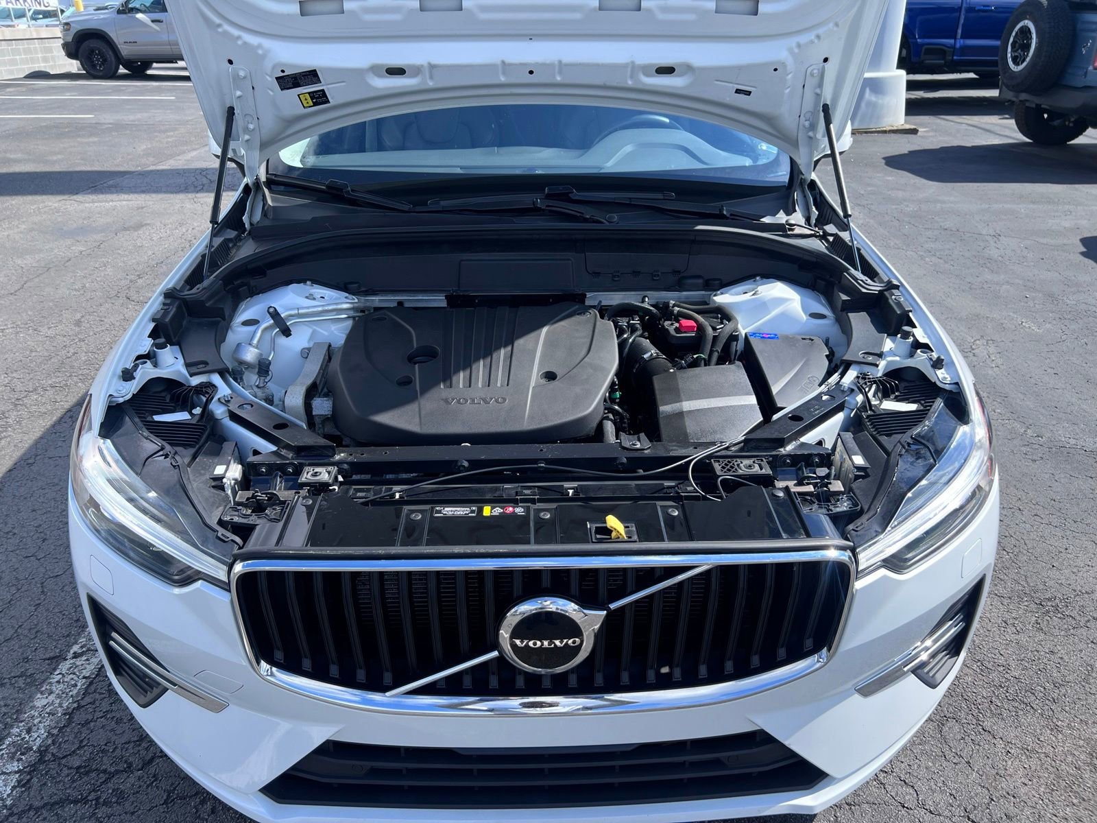 Used 2023 Volvo XC60 B5 Core AWD/4WD image 3