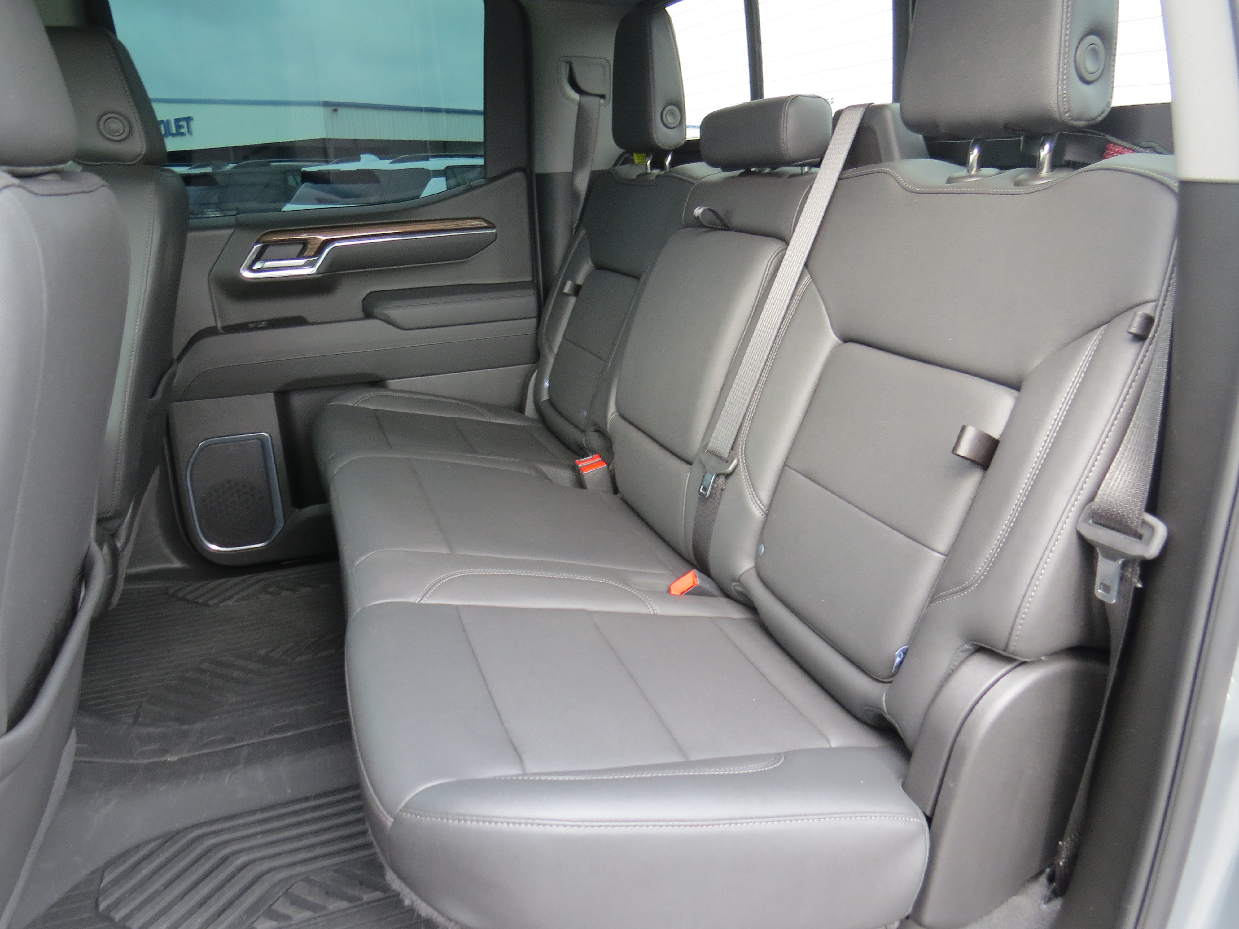Used 2025 Chevrolet Silverado 1500 LT Trail Boss w/ Convenience Package II AWD/4WD image 18