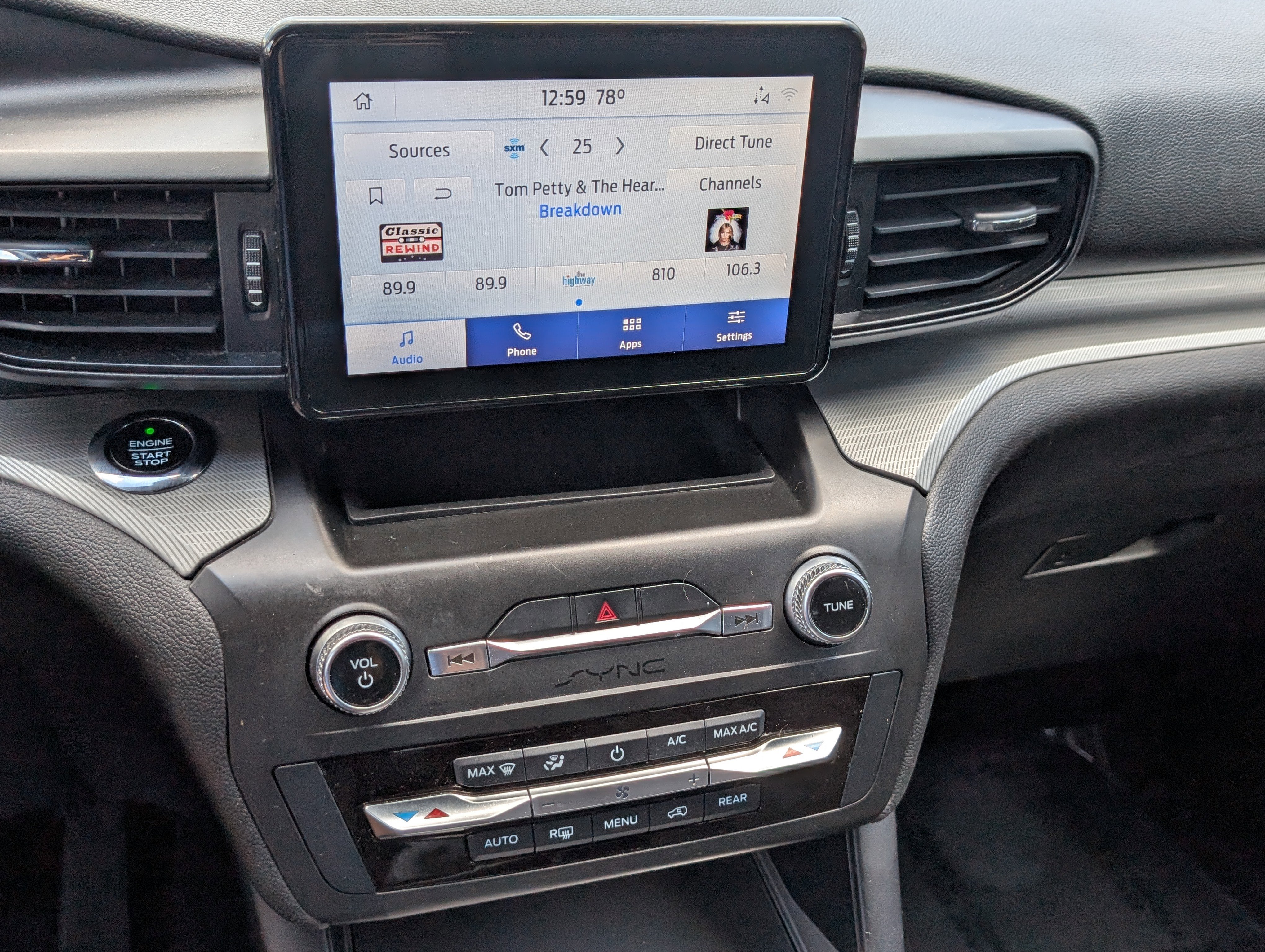 Used 2020 Ford Explorer XLT image 30