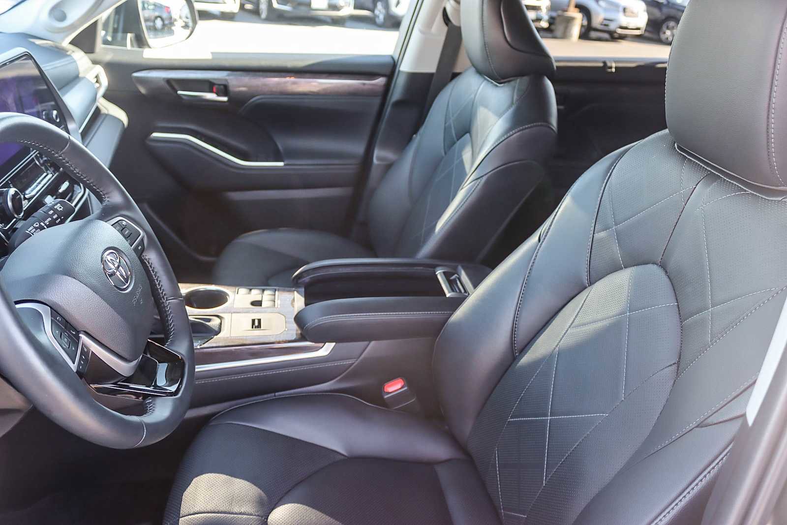 Used 2023 Toyota Highlander Platinum image 16