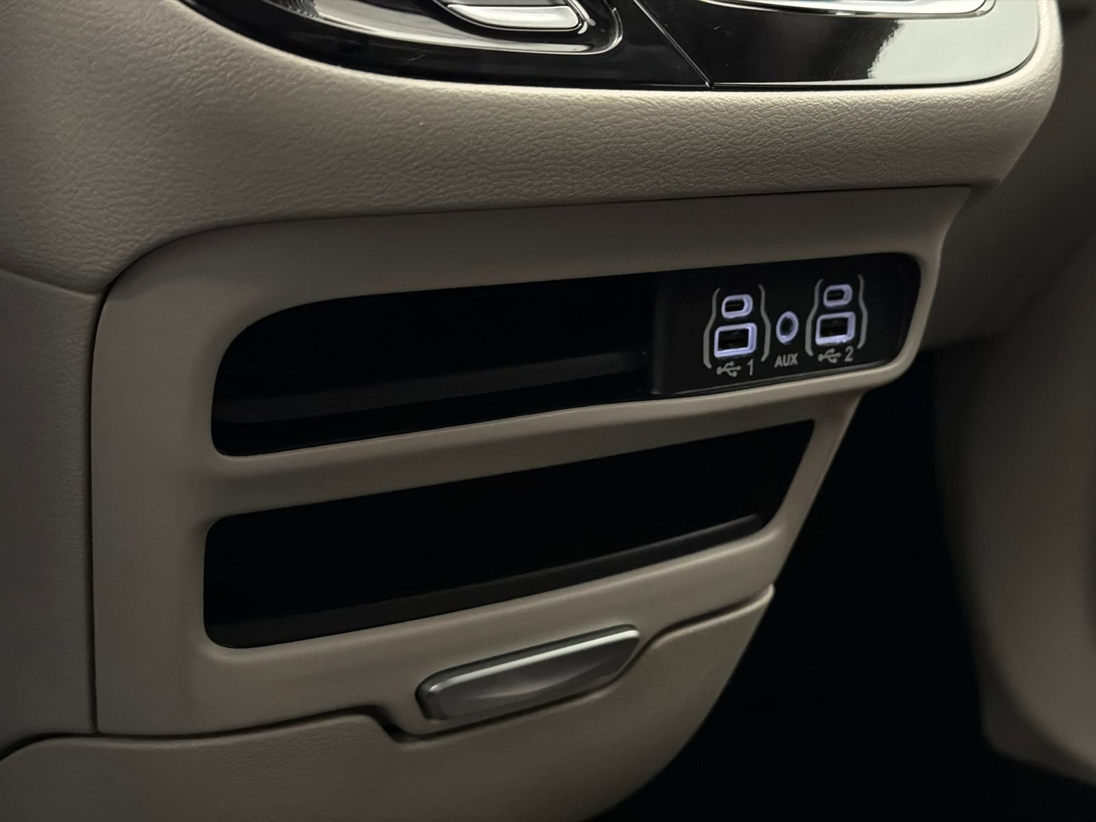 Used 2024 Chrysler Pacifica Touring-L image 31