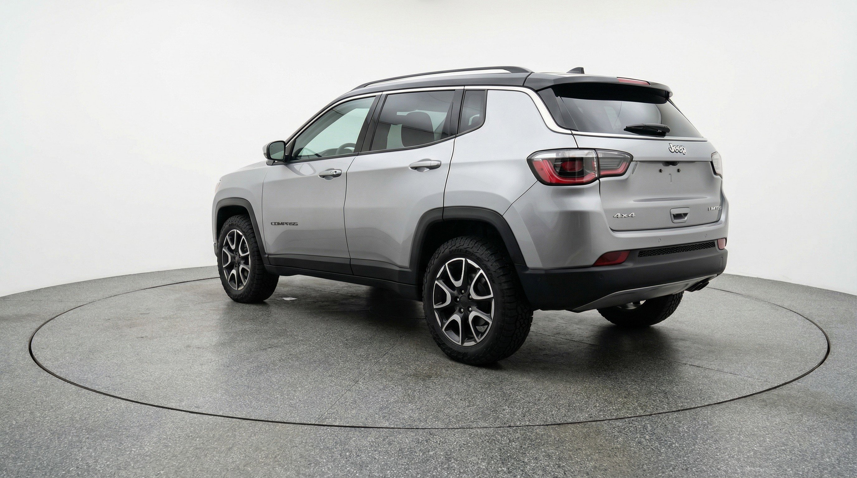 Used 2025 Jeep Compass Trailhawk image 6