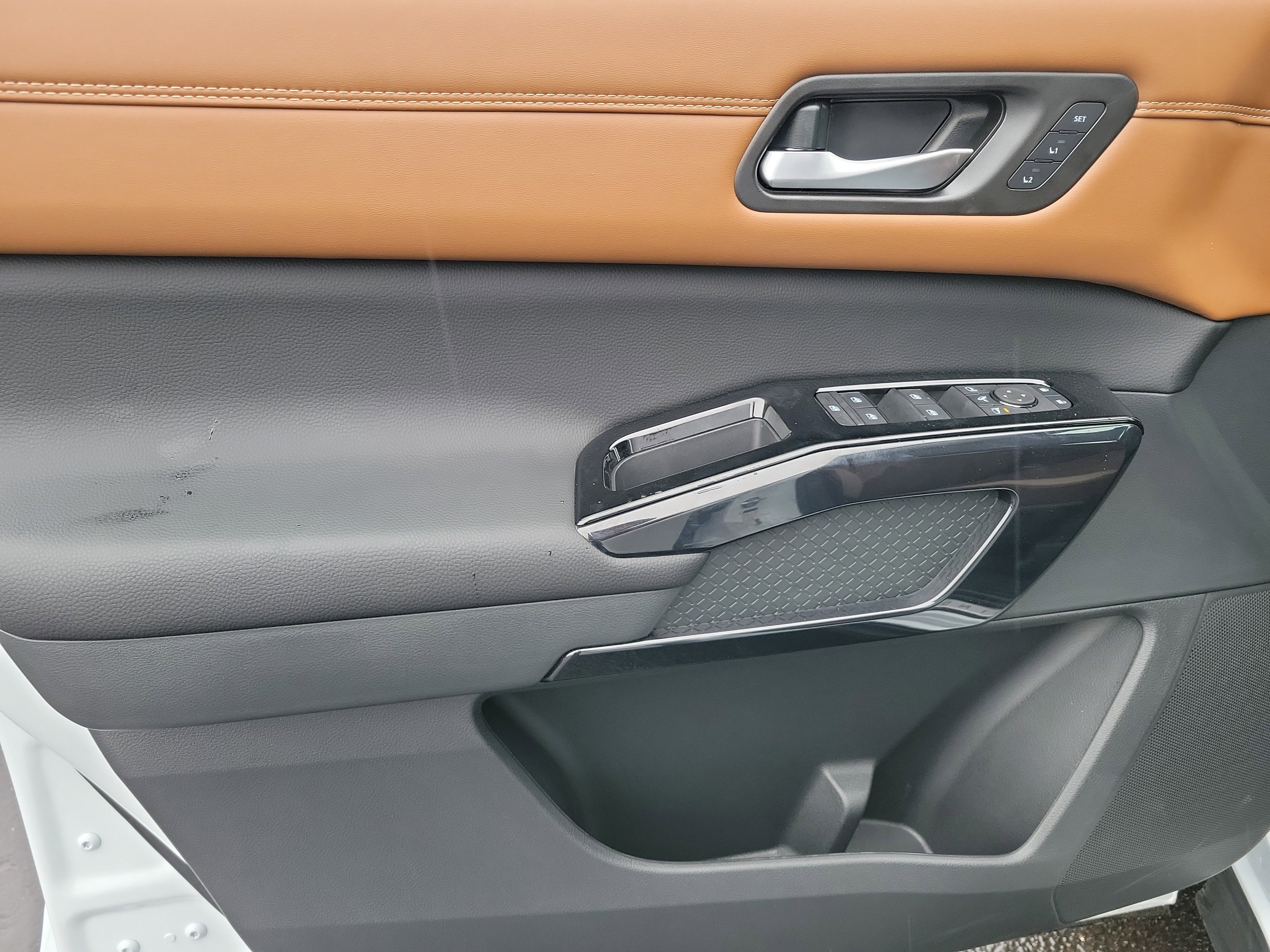 New 2026 Nissan Pathfinder Platinum image 10