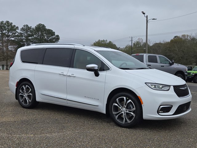 New 2026 Chrysler Pacifica Pinnacle image 4