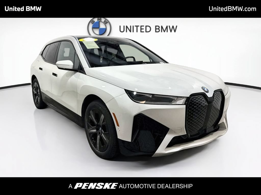 Used 2024 BMW iX xDrive50 w/ Sport Package AWD/4WD image 3