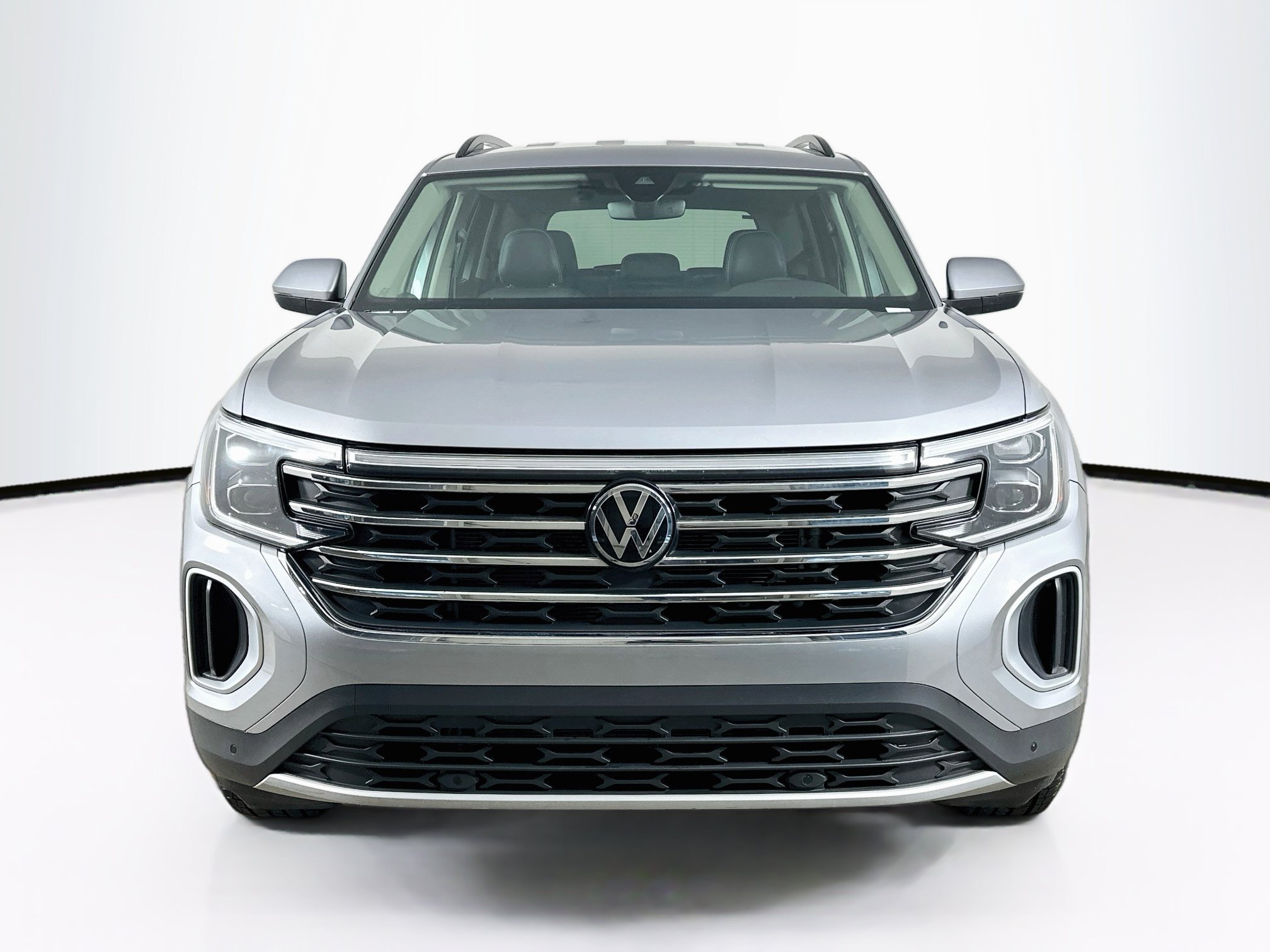 Used 2025 Volkswagen Atlas SE FWD image 2