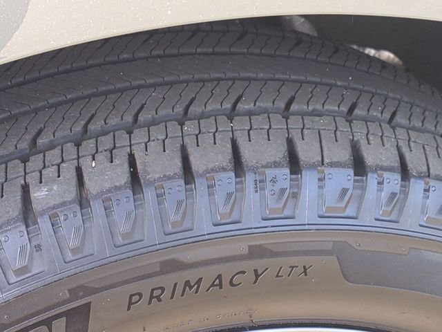 Used 2025 Ford Expedition Max Platinum w/ Stealth Performance Package image 18