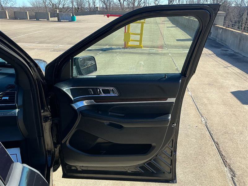 Used 2016 Ford Explorer Limited w/ Equipment Group 301A image 30