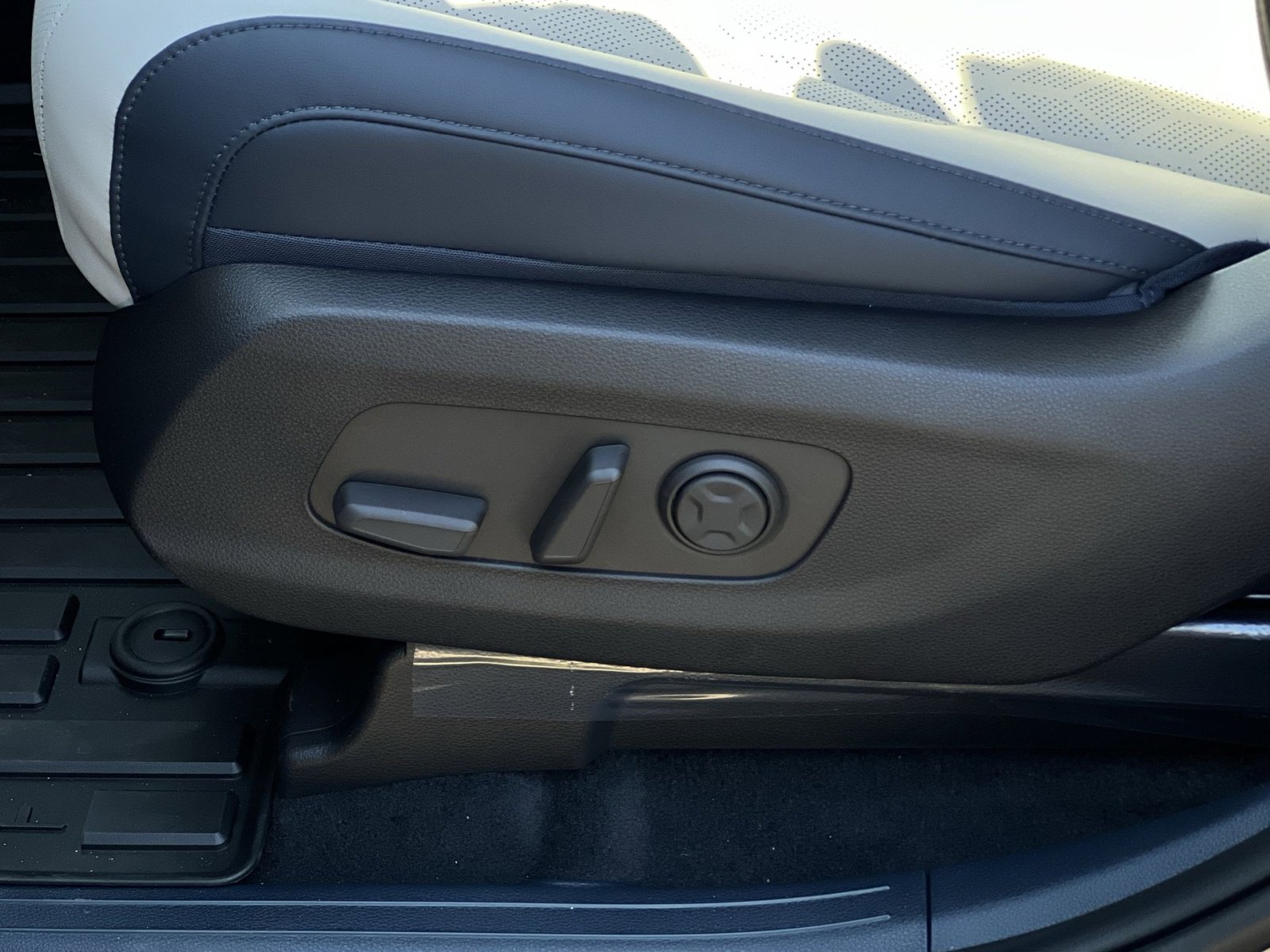New 2026 Kia Carnival EX FWD image 27