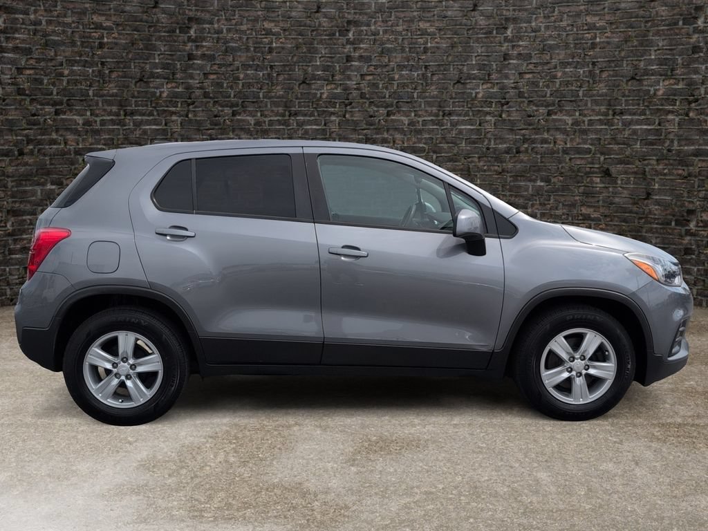 Used 2020 Chevrolet Trax LS w/ Tint and Cruise Package FWD image 3