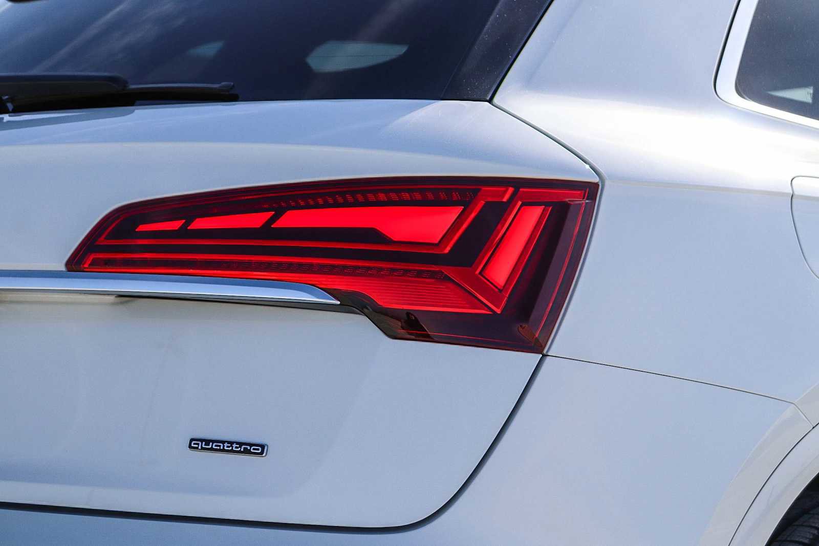 Used 2023 Audi Q5 e Premium w/ Convenience Package image 10