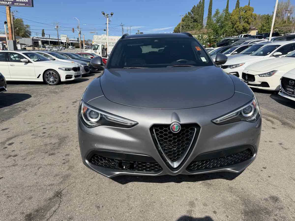 Used 2018 Alfa Romeo Stelvio Ti Sport image 2