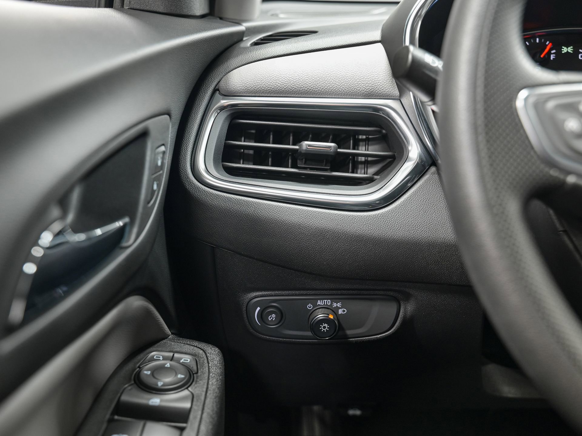 Used 2023 Chevrolet Equinox LS w/ LS Convenience Package image 20