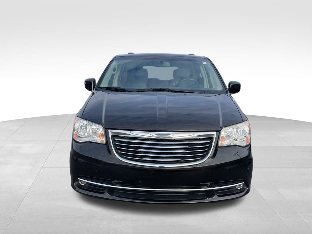 Used 2014 Chrysler Town & Country Touring image 7