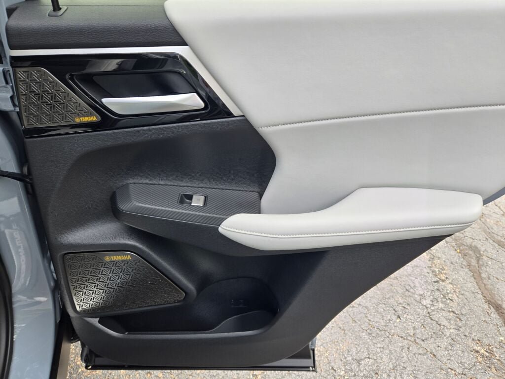 New 2026 Mitsubishi Outlander SE AWD/4WD image 9