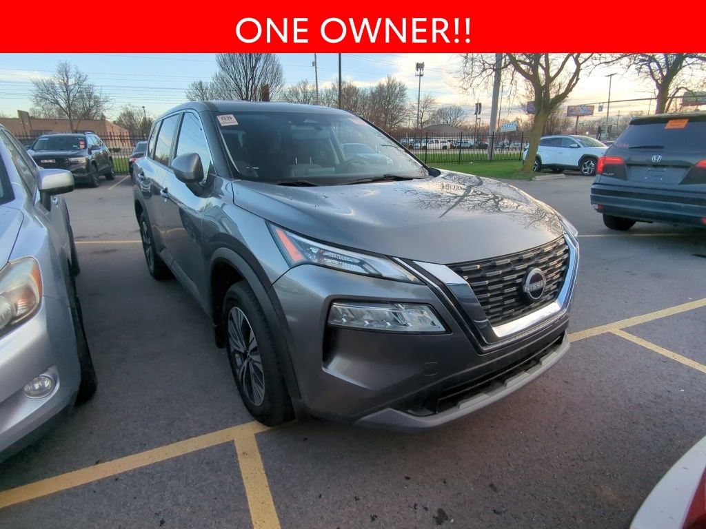 Used 2023 Nissan Rogue SV image 3