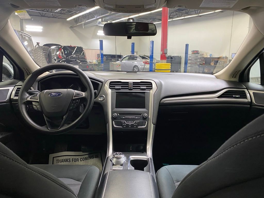 Used 2018 Ford Fusion SE w/ Fusion SE Technology Package FWD image 17