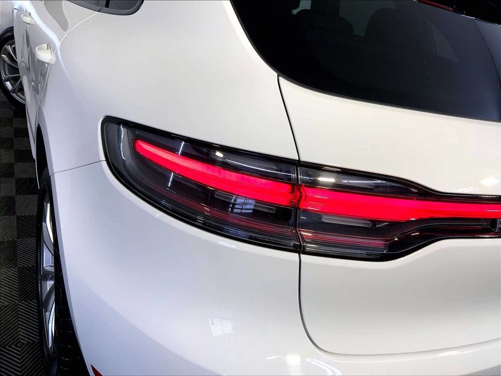 Certified 2023 Porsche Macan image 30