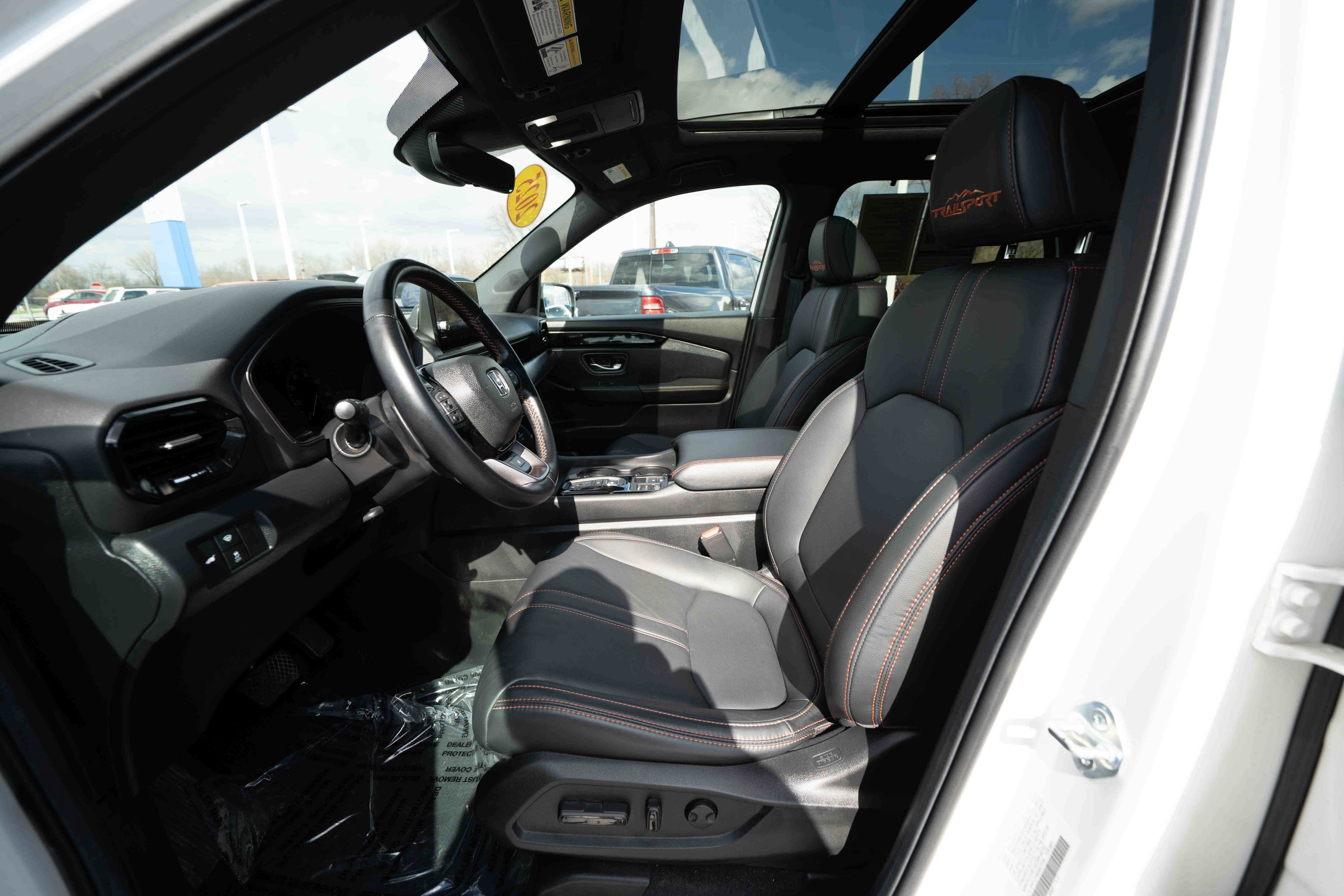 Certified 2025 Honda Pilot TrailSport image 9