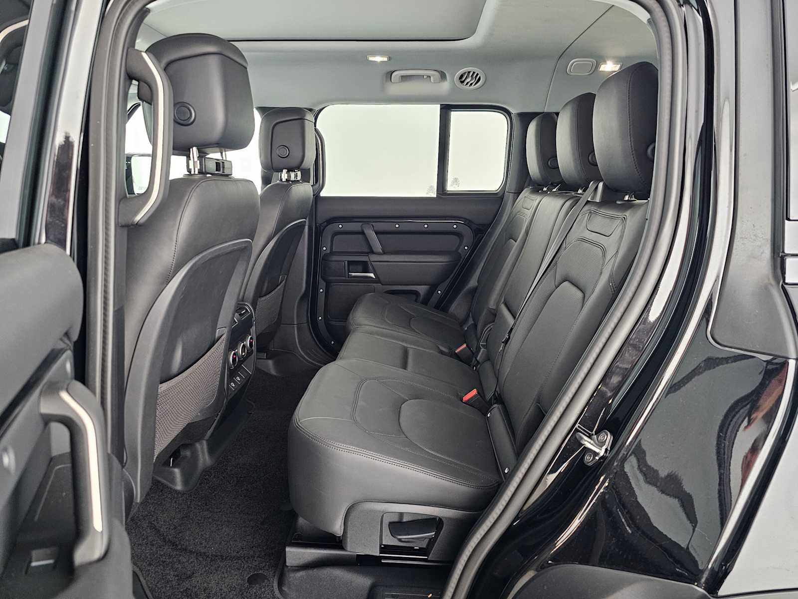 Used 2025 Land Rover Defender 130 S image 18