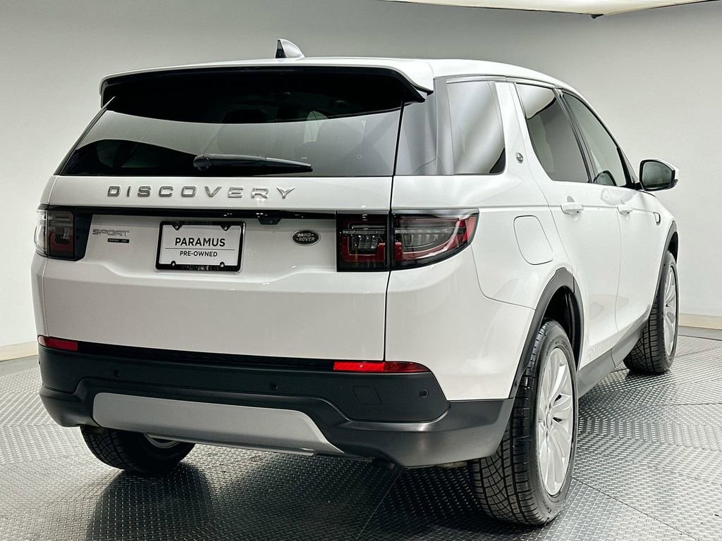 Used 2020 Land Rover Discovery Sport SE image 3