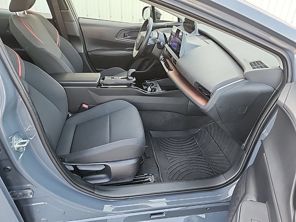 Used 2024 Toyota Prius Prime FWD image 35