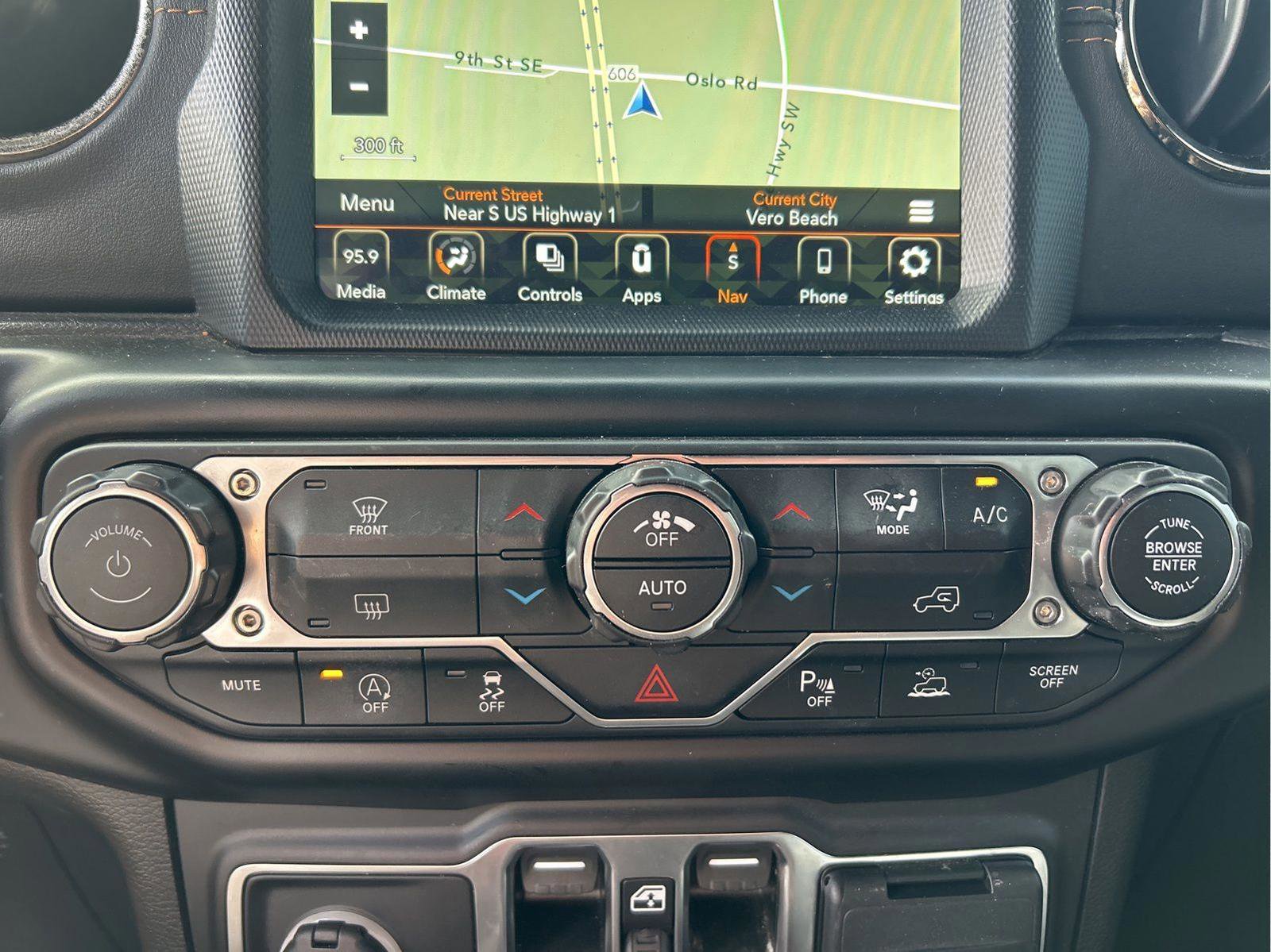 Certified 2022 Jeep Wrangler Unlimited Sahara image 32