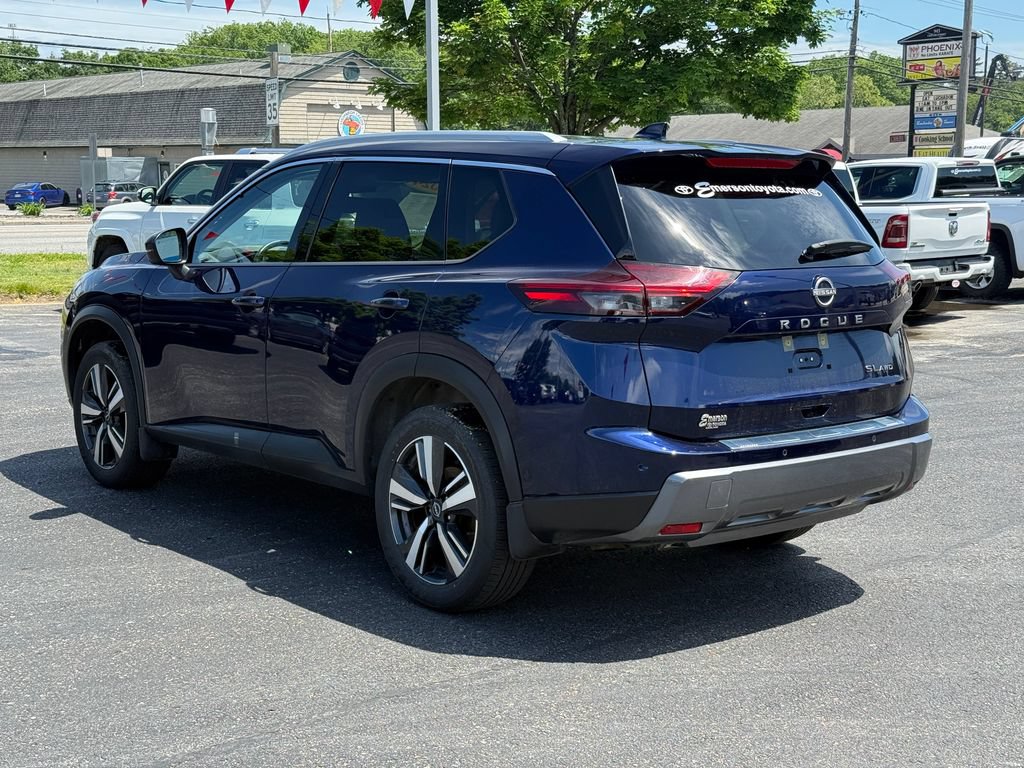Used 2024 Nissan Rogue SL AWD/4WD image 3