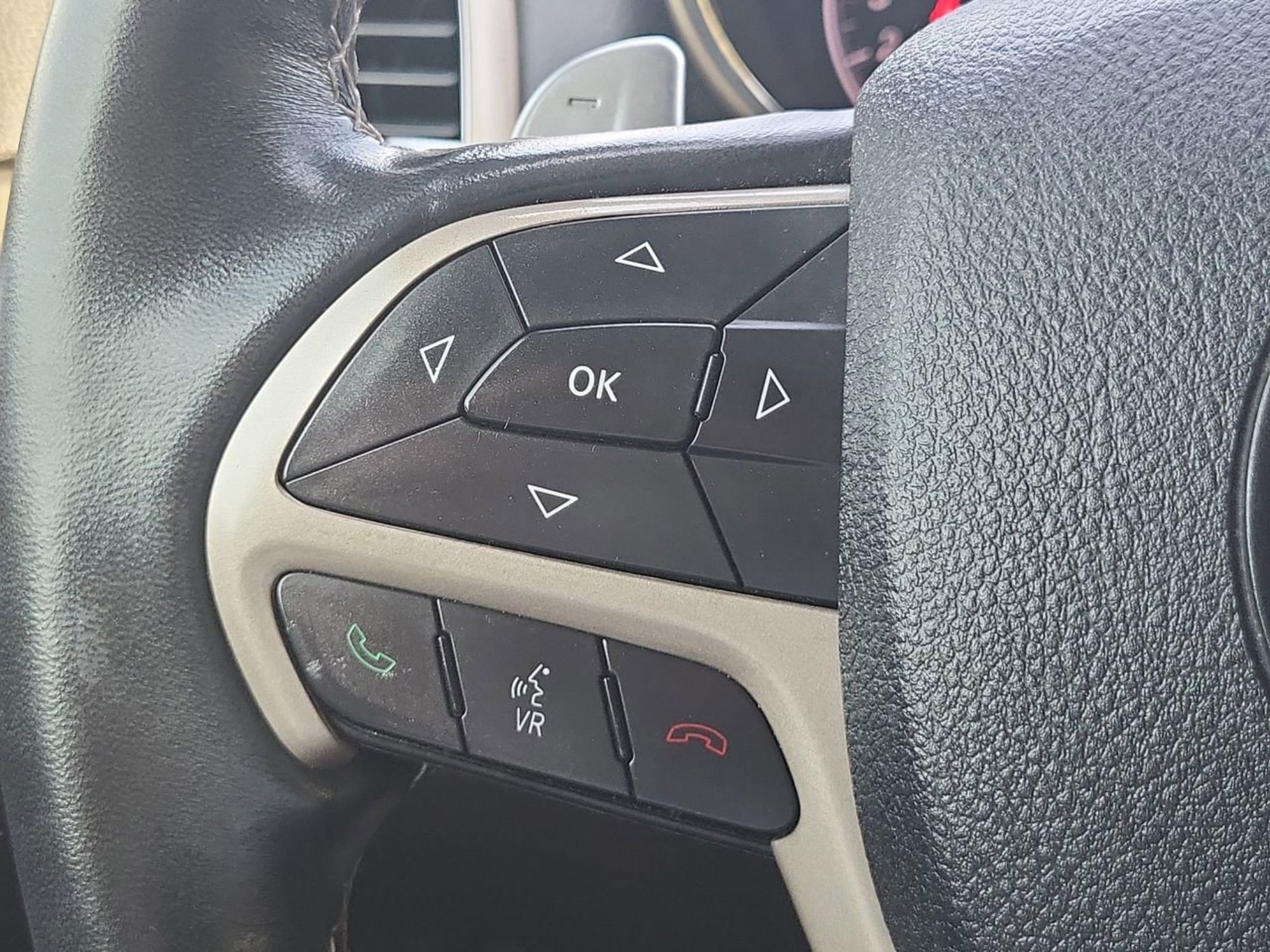 Used 2017 Jeep Grand Cherokee Limited w/ Luxury Group II image 28