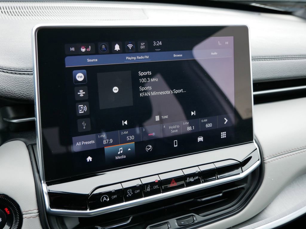 Used 2025 Jeep Compass Limited image 18