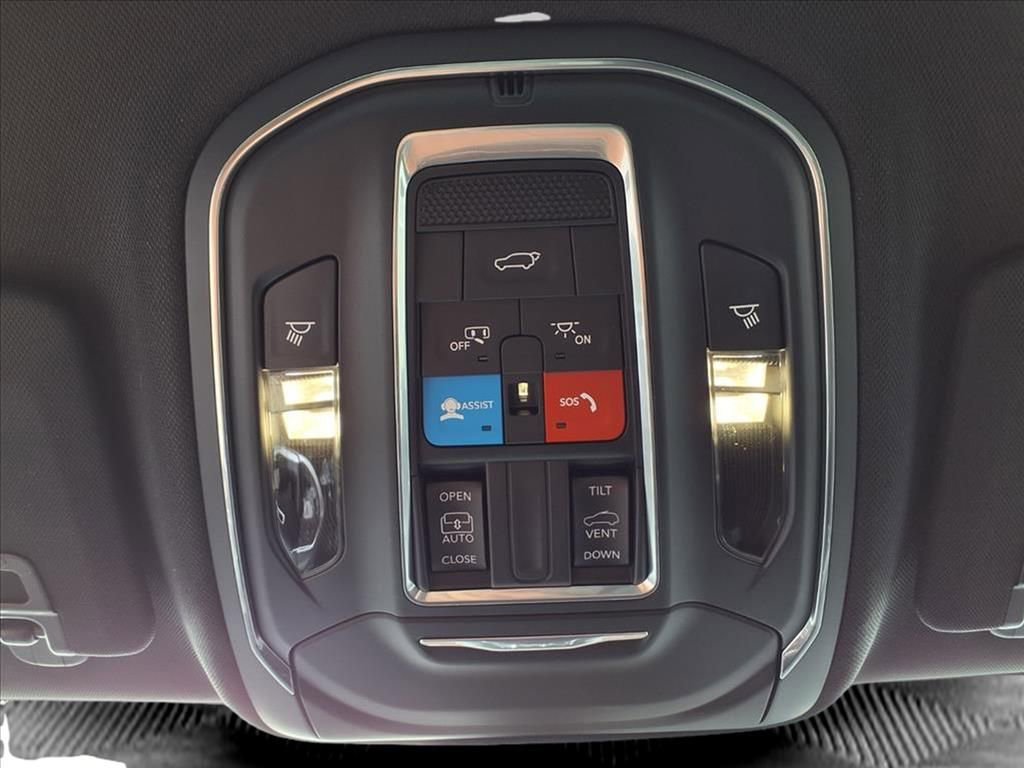 New 2025 Jeep Grand Cherokee Laredo w/ Luxury Tech Group I AWD/4WD image 15