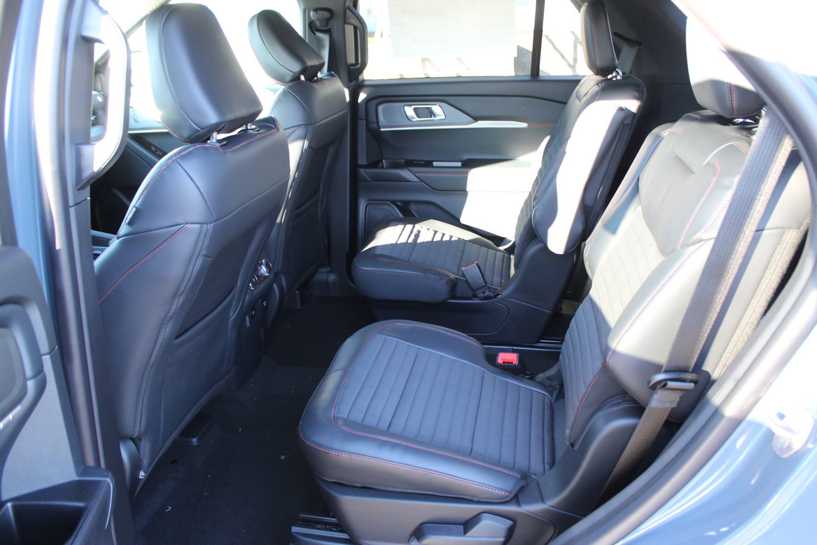 New 2026 Ford Explorer ST-Line w/ ST-Line Street Pack image 16