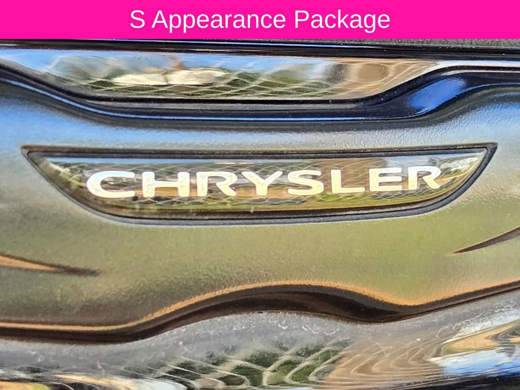 Used 2021 Chrysler Pacifica Touring w/ S Appearance Package FWD image 11