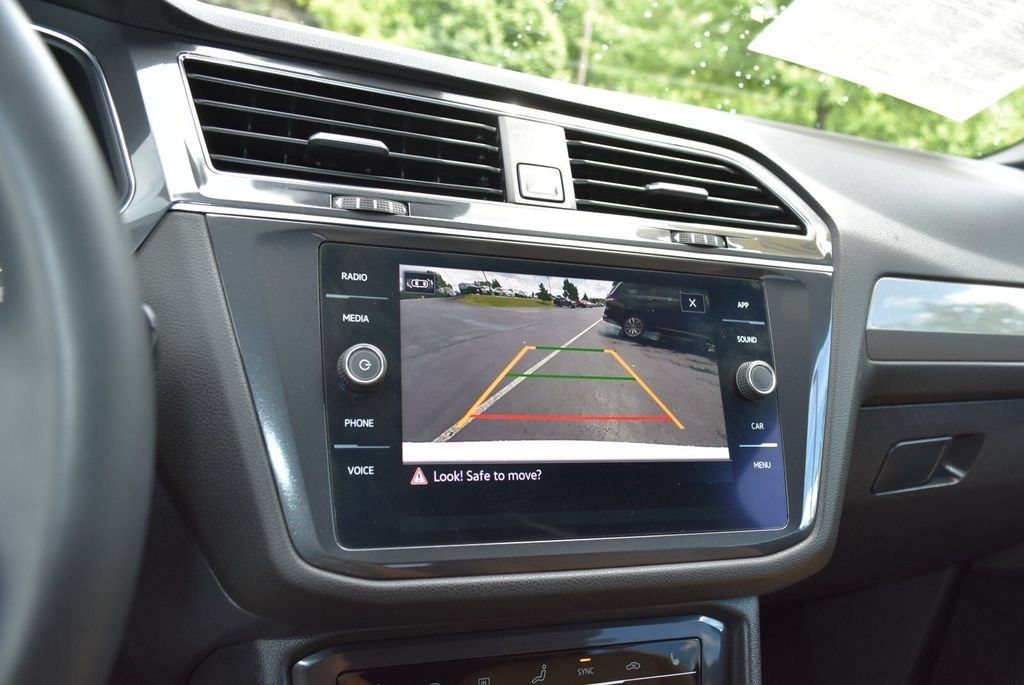 Used 2022 Volkswagen Tiguan SE AWD/4WD image 21