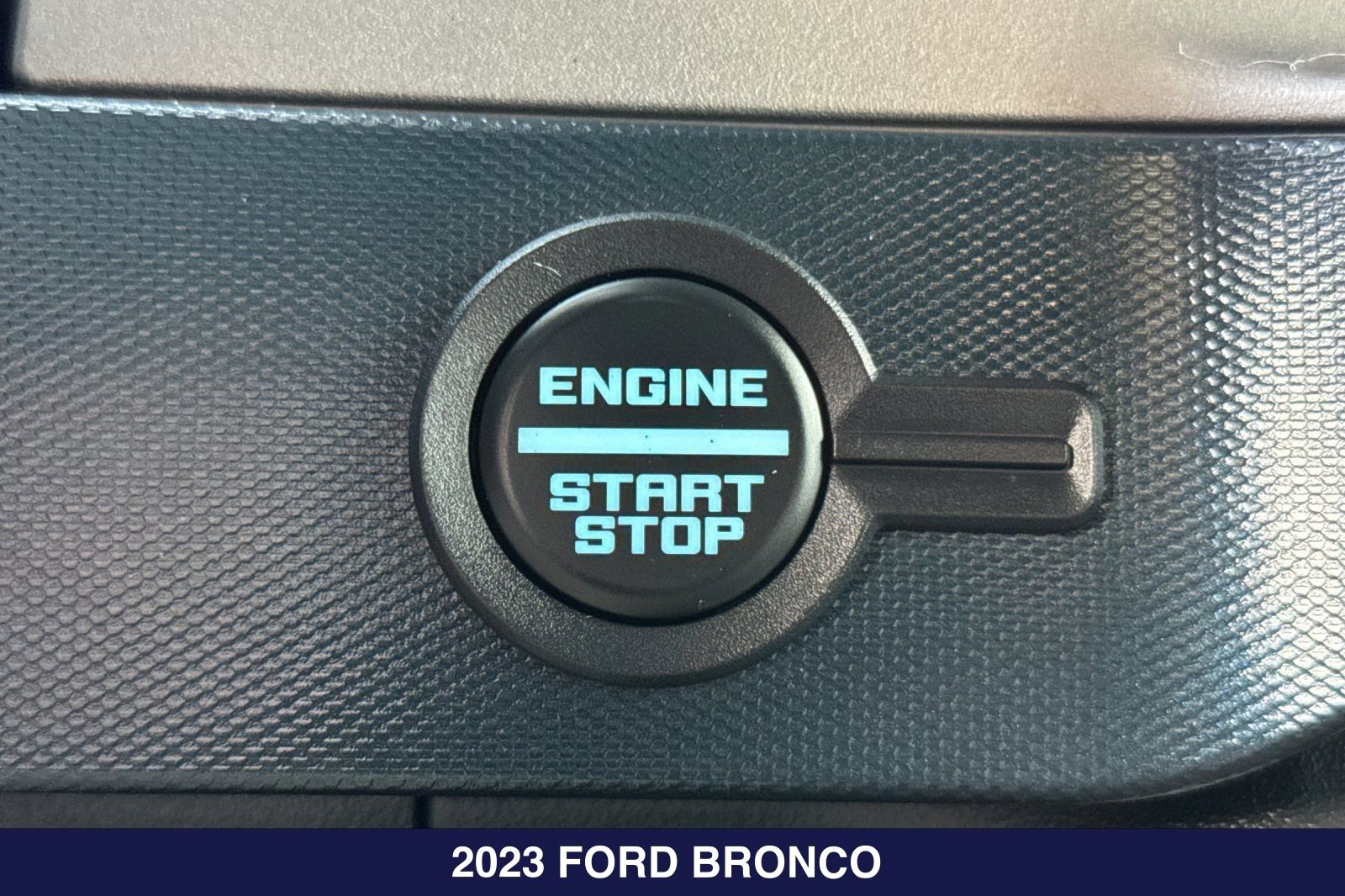 Used 2023 Ford Bronco Outer Banks w/ Sasquatch Package AWD/4WD image 23