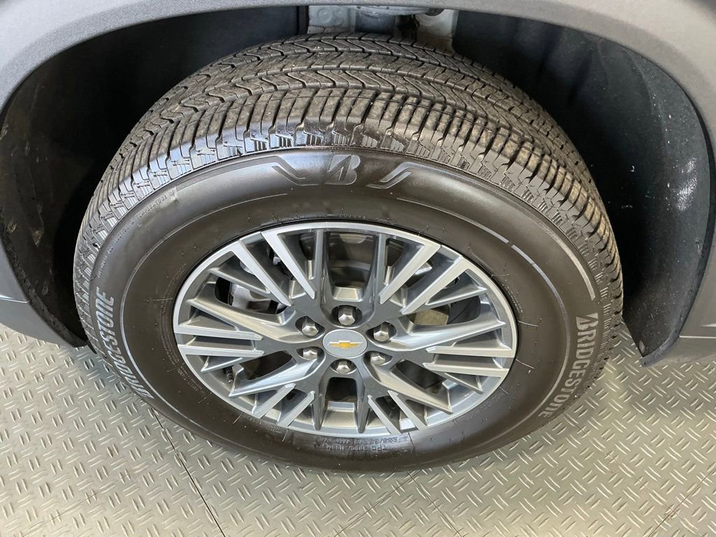 Used 2024 Chevrolet Traverse LT image 48