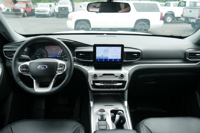 Used 2023 Ford Explorer XLT w/ Equipment Group 202A AWD/4WD image 6