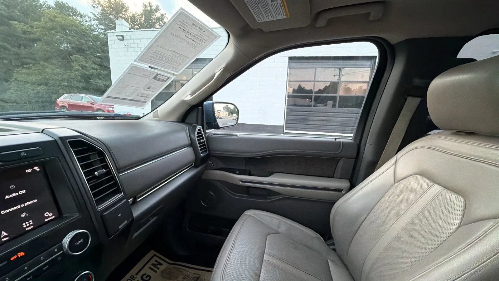 Used 2018 Ford Expedition Limited w/ Equipment Group 301A AWD/4WD image 37