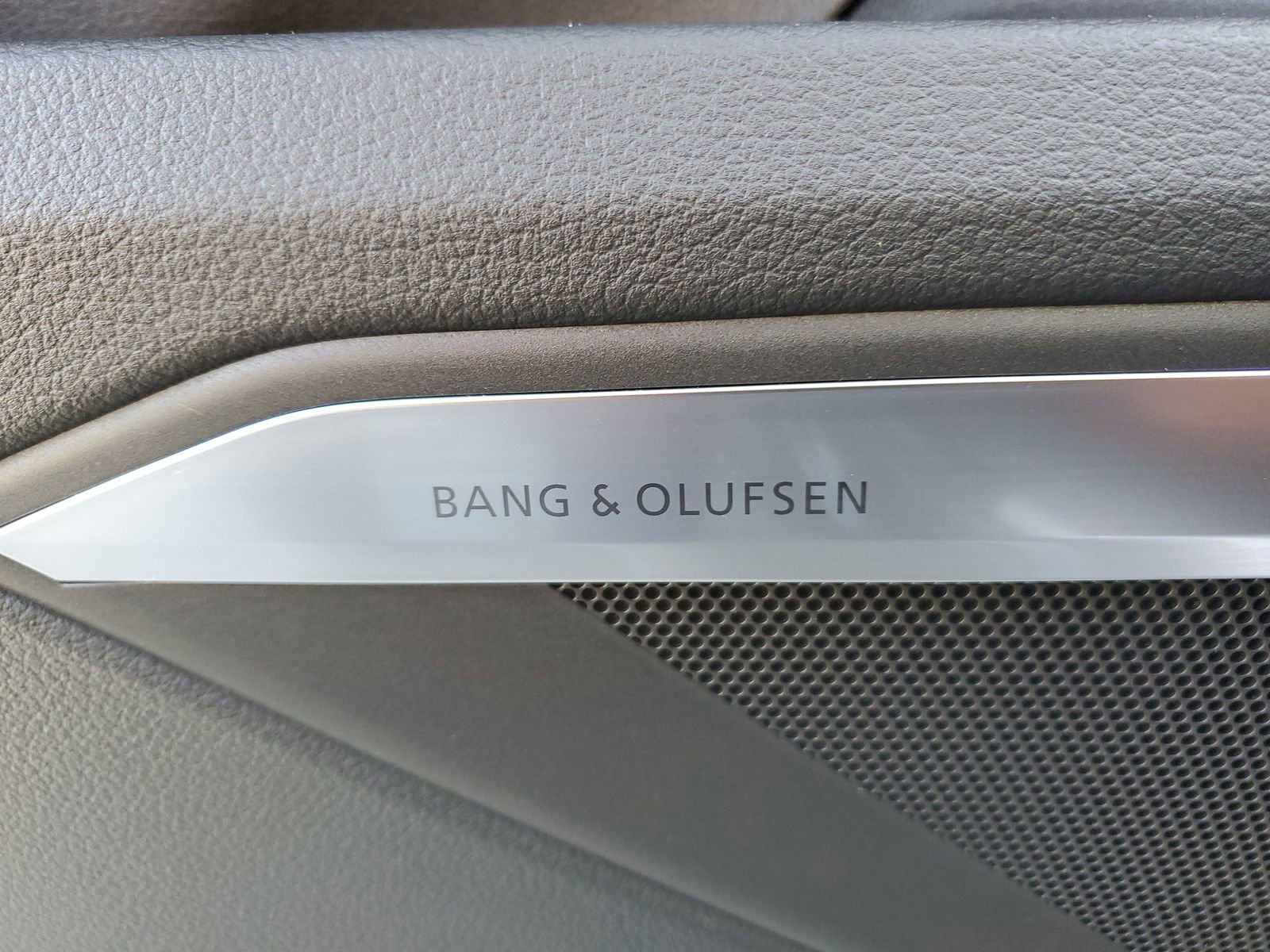 Used 2024 Audi Q8 e-tron Prestige w/ Prestige Package image 22