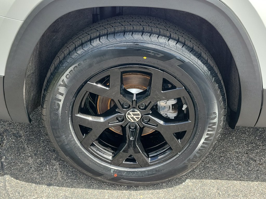 Certified 2024 Volkswagen Atlas Peak Edition SEL AWD/4WD image 8