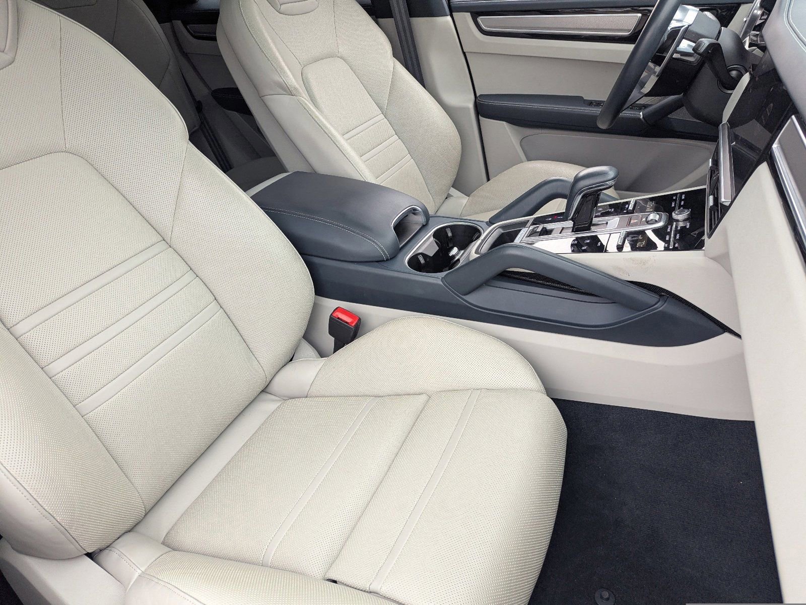 Used 2022 Porsche Cayenne S Platinum image 11