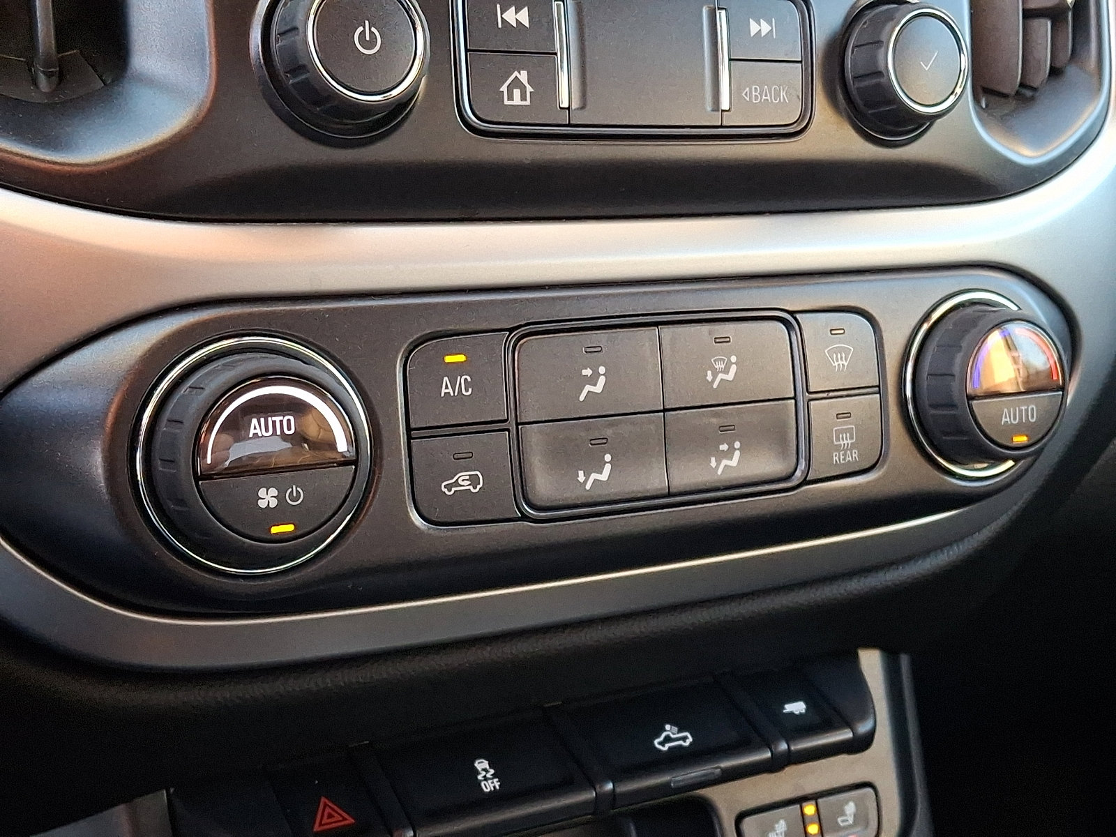 Used 2019 Chevrolet Colorado LT w/ Redline Special Edition image 17