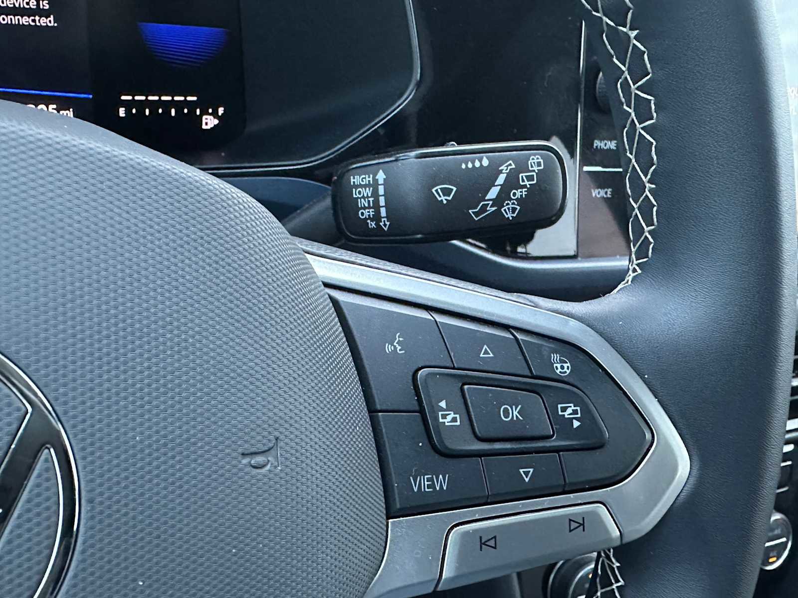 Used 2024 Volkswagen Taos SE image 33