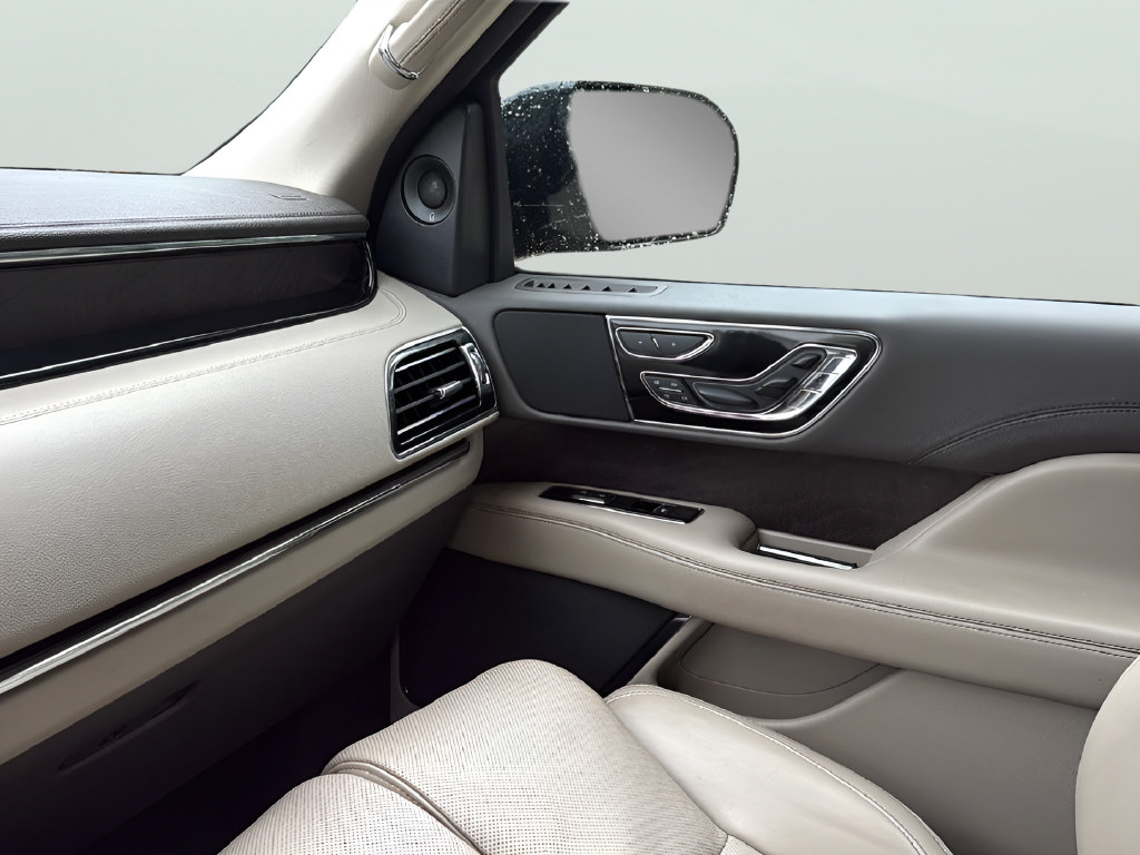 Used 2022 Lincoln Navigator L Reserve RWD image 26