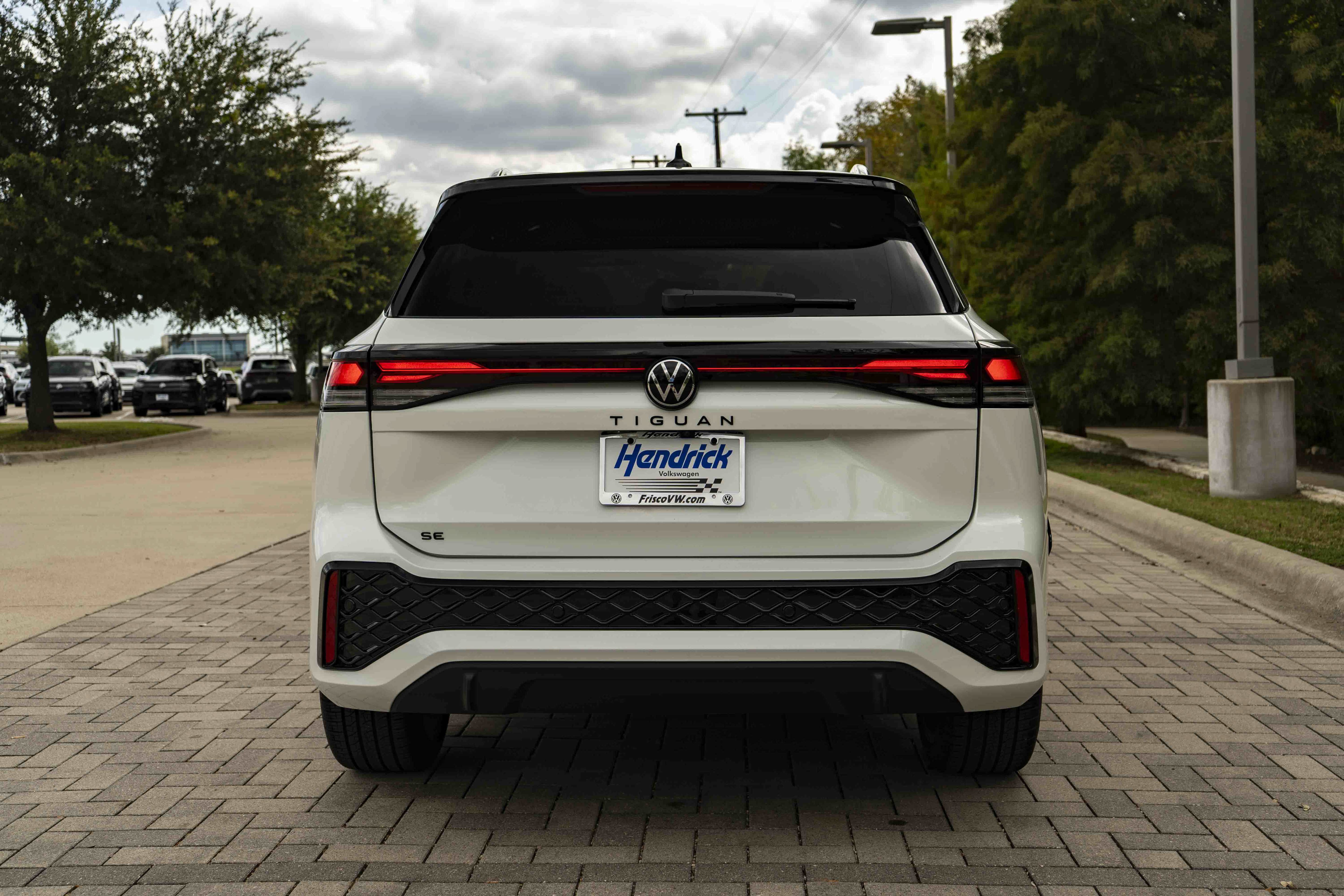 Certified 2026 Volkswagen Tiguan SE R-Line FWD image 7