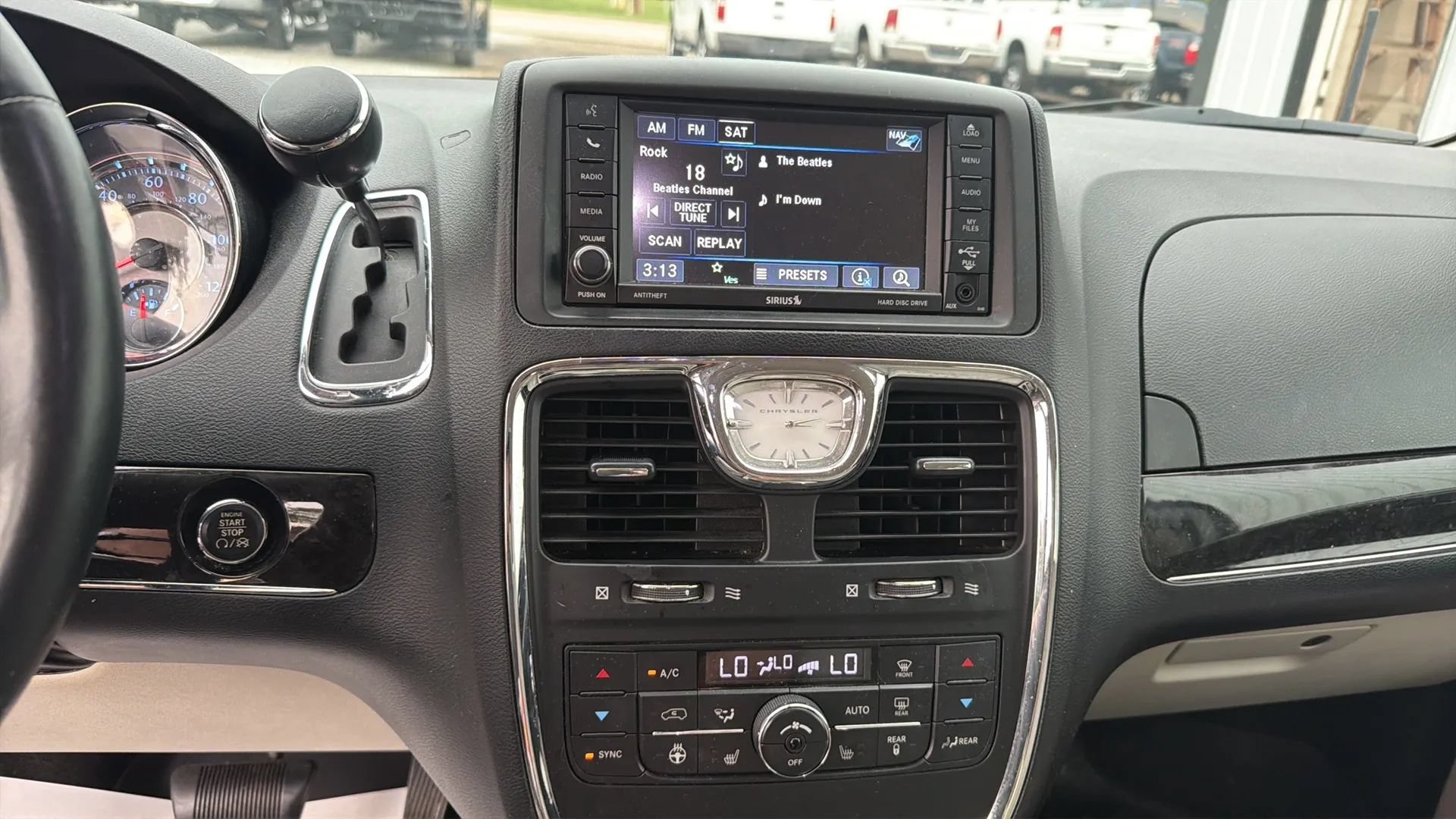 Used 2013 Chrysler Town & Country Touring-L w/ Driver Convenience Group FWD image 23